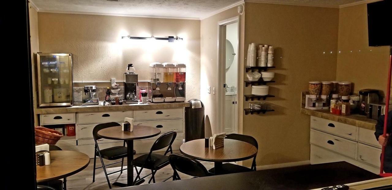 Fairway Inn Berryville 외부 사진